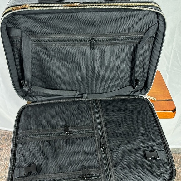 Relavel Makeup Bag Traveling Case - Picture 4 of 6